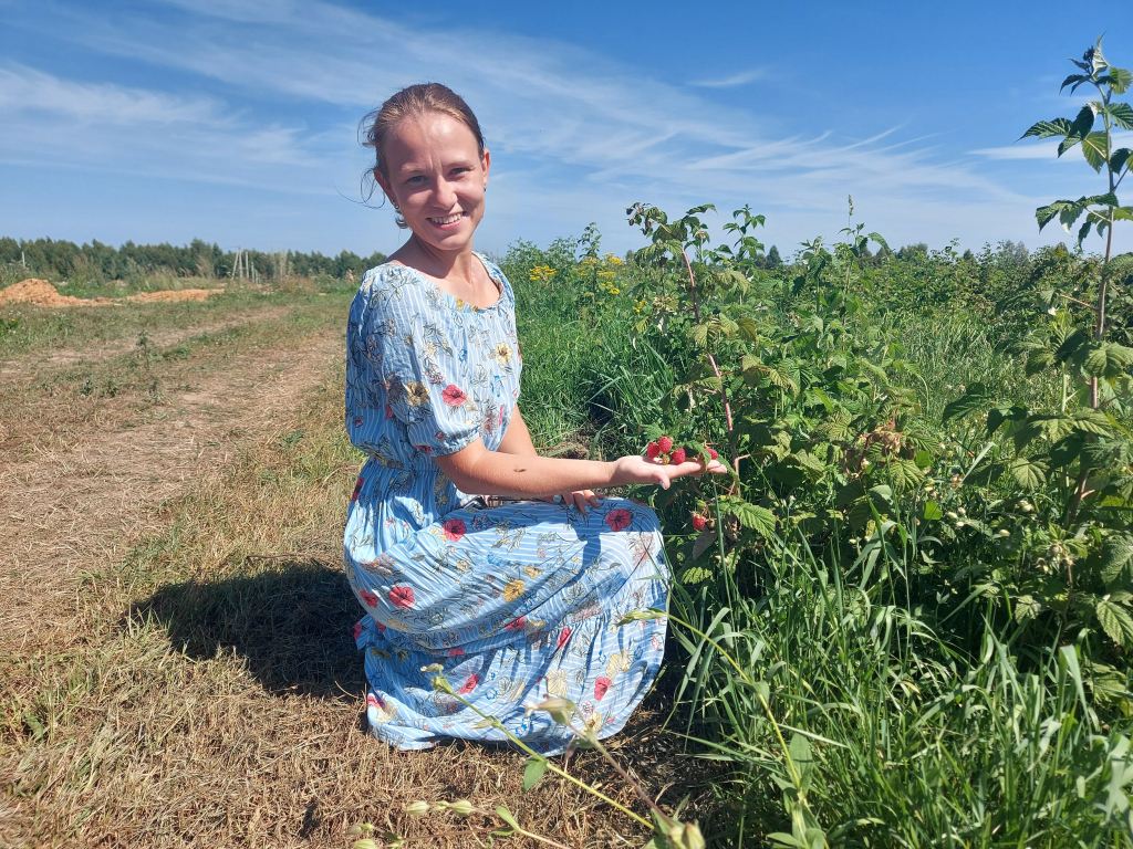 Екатерина и Кирилл работают на ферме сами.jpg