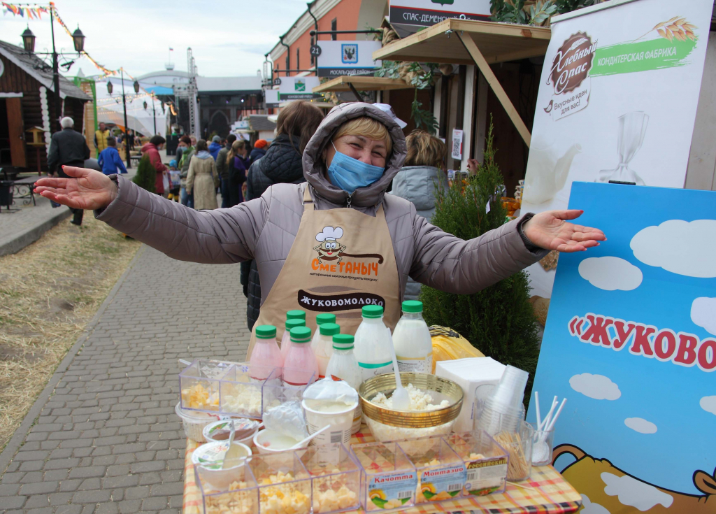 Калужская продукция ждет гостей ярмарки.jpg Калужская продукция ждет гостей ярмарки.jpg